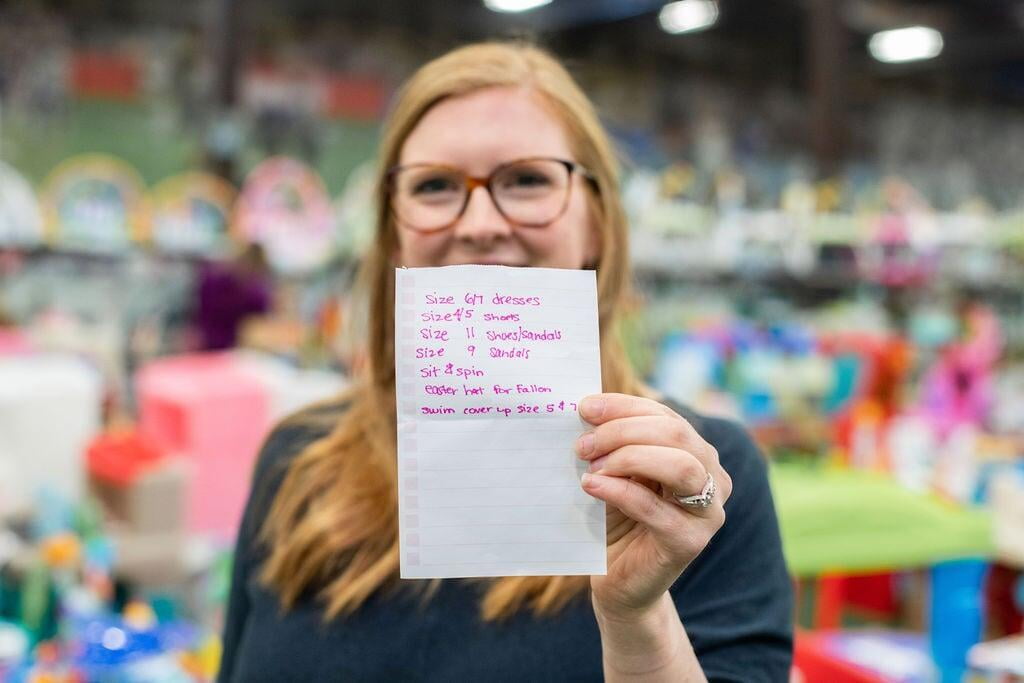 JBF shopper with list